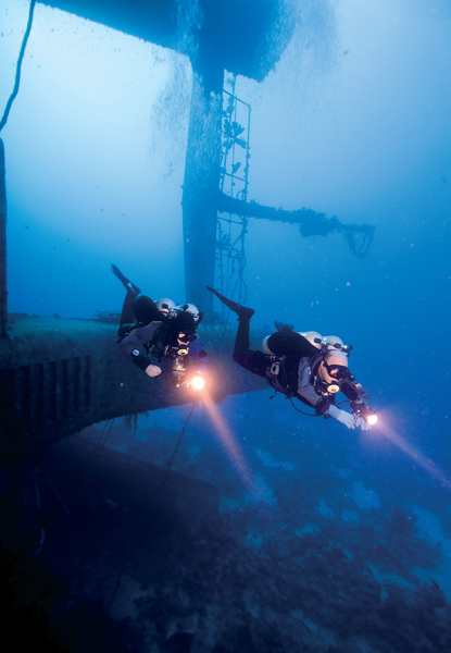 A pair of divers explore a Red Sea wreck Introduction This book is aimed at - photo 3