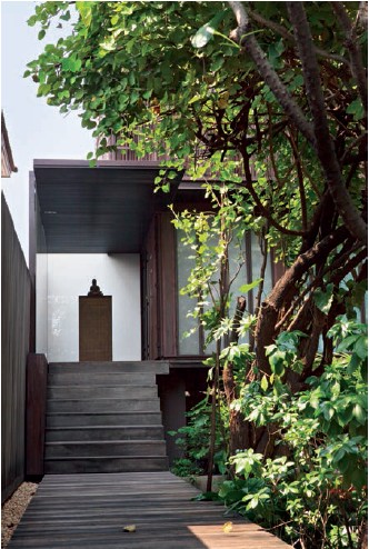 A Buddha image is located in the entrance porch The simple concept - photo 14