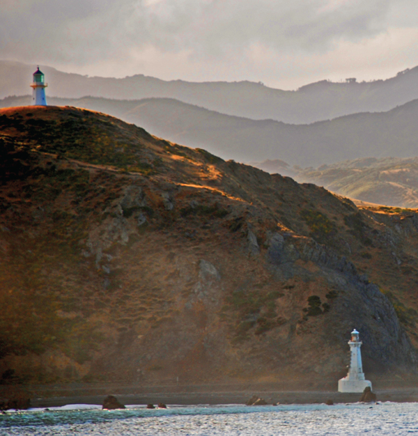 Contents Maidens Tower Turkey A BRIEF HISTORY OF LIGHTHOUSES The - photo 3