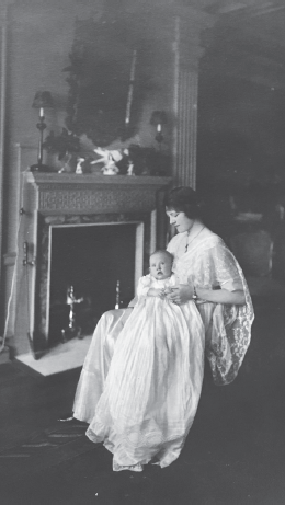 The young widow with baby Rory in New York in 1914 She would return to Sydney - photo 7