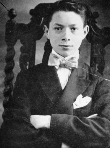 In 1906 fifteen-year-old David Sarnoff landed a job as a messenger boy with - photo 4