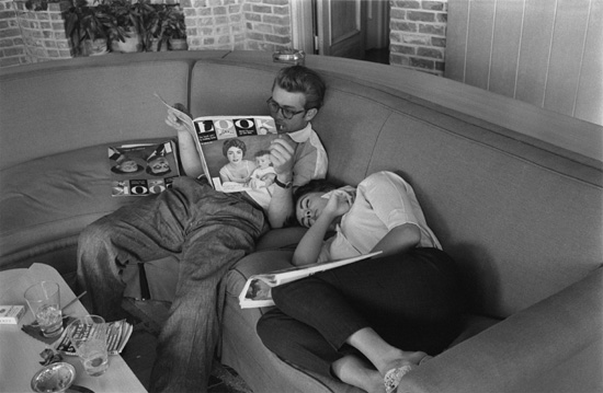 4 Sleeping Giant James Dean and Taylor relax between takes Taylor is - photo 4