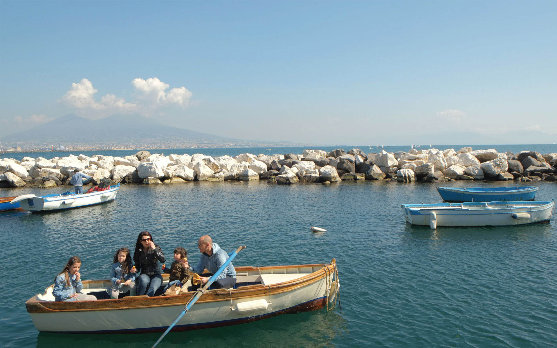 Italians are famous for family gatherings Around the world it seems we all - photo 5