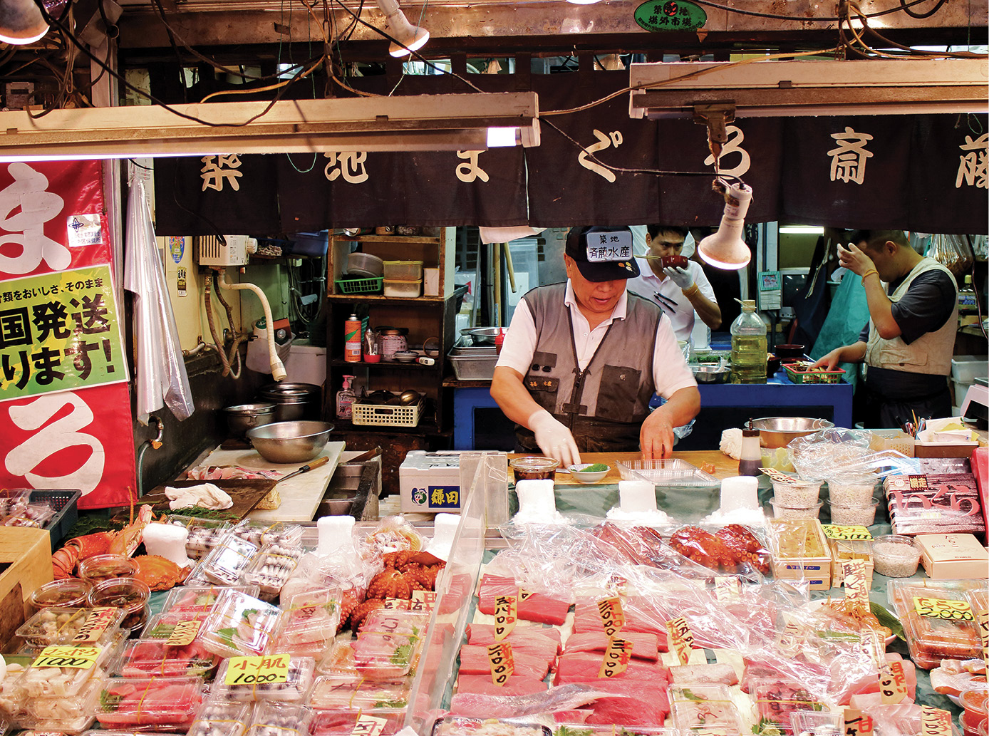 Shop selling fresh seafood at the Outer Market Jogai of the Toyosu formerly - photo 13