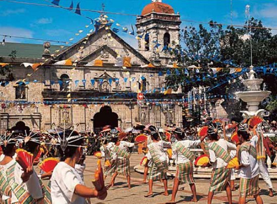 Basilica of Santo Nio in Cebu with the Sinulog parade Relaxing in a - photo 11