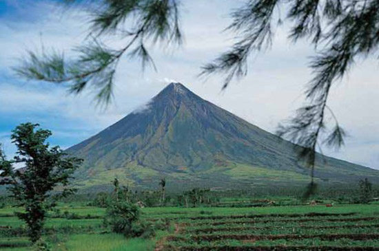 Cone-shaped Mt Mayon the main attraction and active volcano of Bicol - photo 5