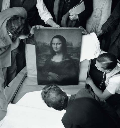 19 Mona Lisa returns to the Louvre from a castle in the Quercy June 1945 - photo 19