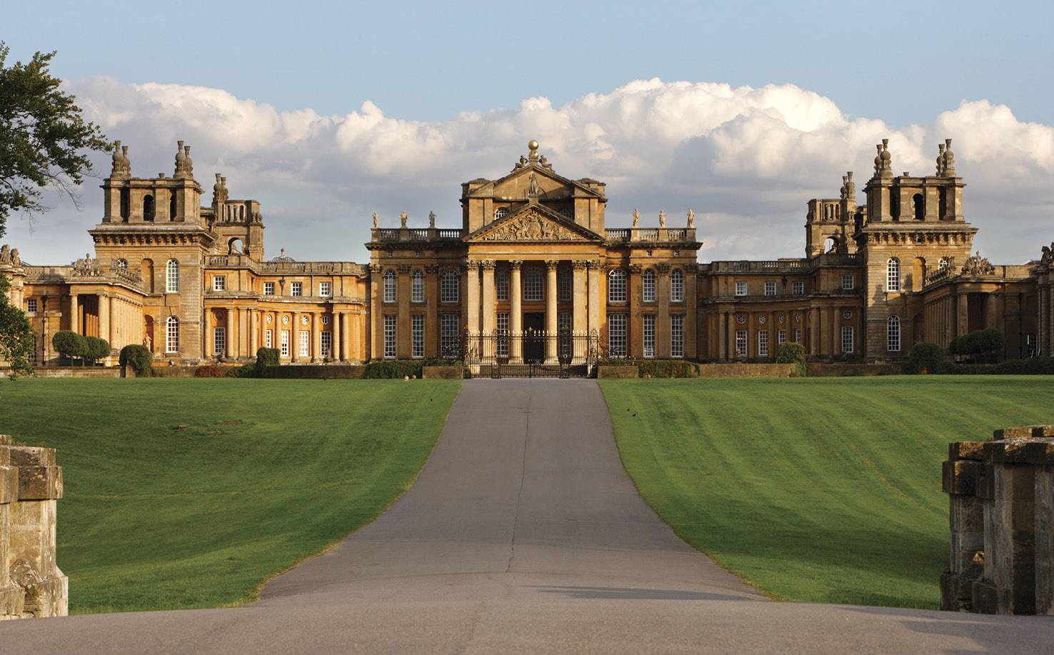 The front faade of Blenheim Palace in Oxfordshire home of the dukes of - photo 18