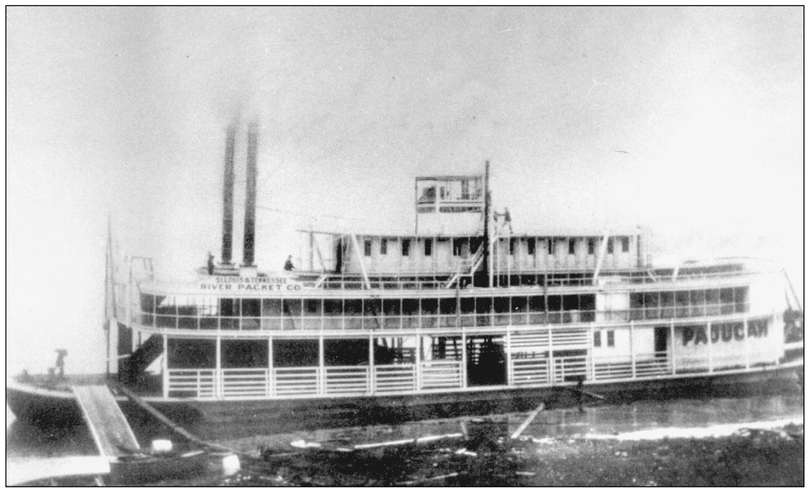 Large steamboats from the Mississippi and Ohio Rivers often stopped at Paducah - photo 9