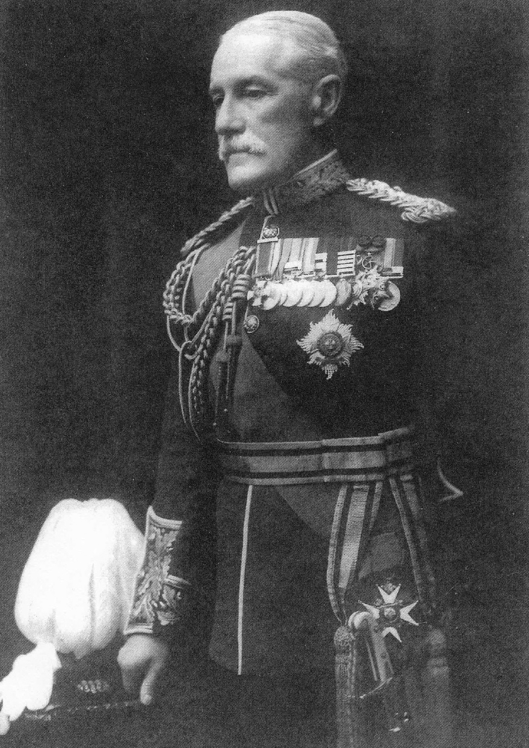 Lt-Gen Sir Horace Smith-Dorrien reforming Camp Commandant King Edward - photo 17