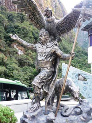 statue in Aguas Calientes Plaza de Armas in Lima Whether experienced over - photo 9