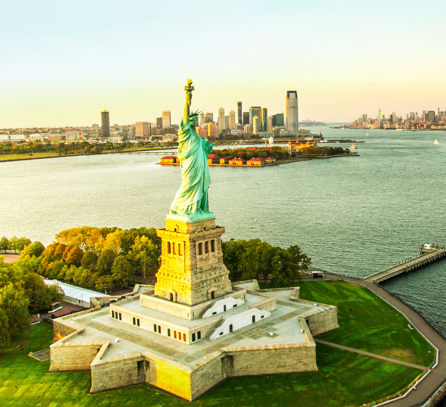 t Looming over the harbor Lady Liberty holds her beacon to light the world the - photo 9