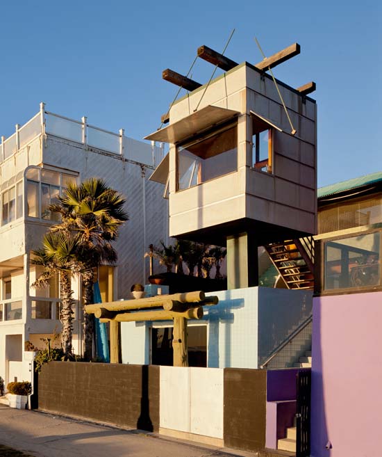 Nearby architect Frank Gehrys 1984 Venice Beach house for Bill and Lynn Norton - photo 8