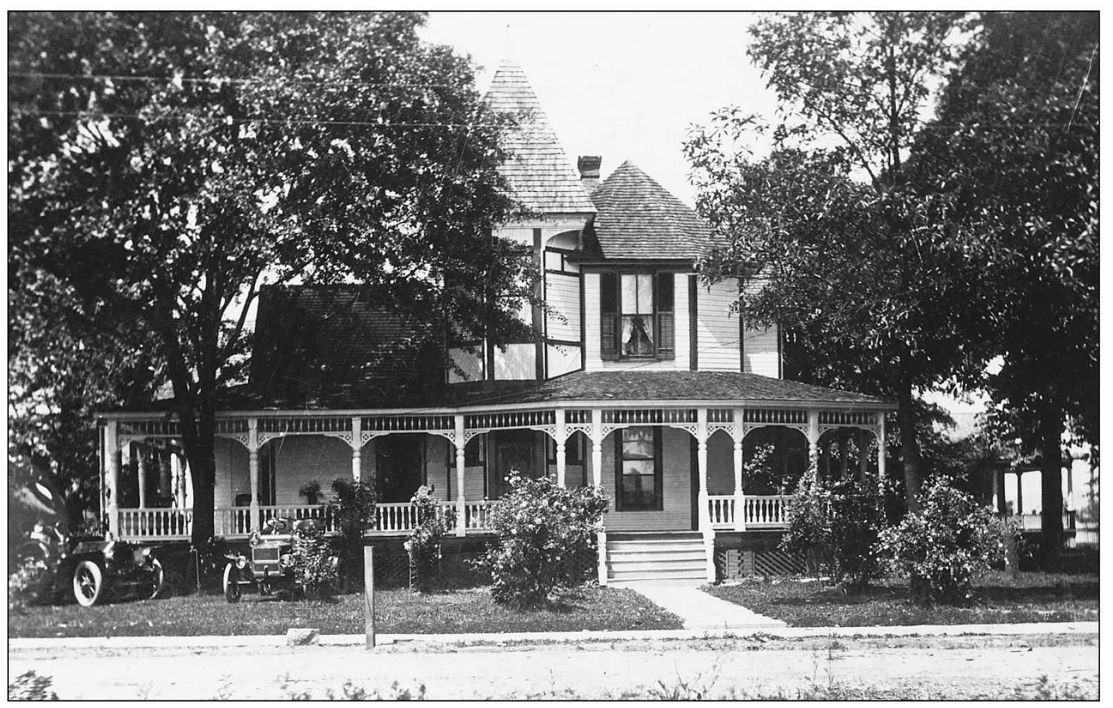 The Bellinger home was another of Gadsdens beautiful houses The home was - photo 12