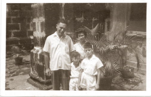 The Schwartz family on a stopover in Manila on the way to Australia - photo 7