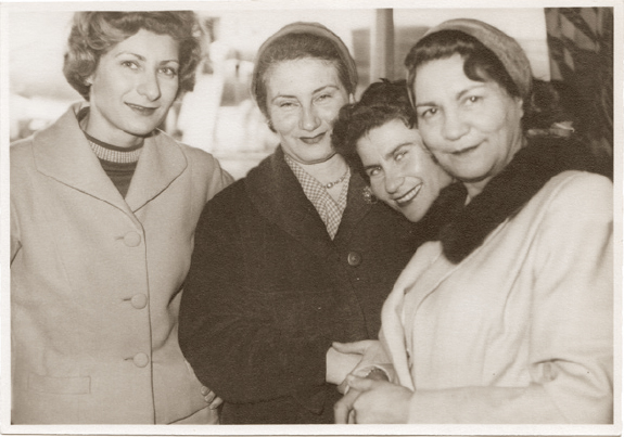 Marta Erna Baba and Boeske at Essendon Airport 1960 The Schwartz - photo 10