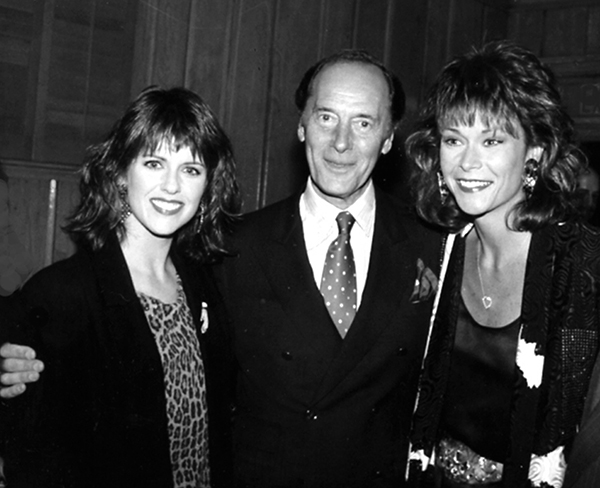 Saying goodbye to his stars Pam Dawber and Kate Jackson Connecticut again - photo 27