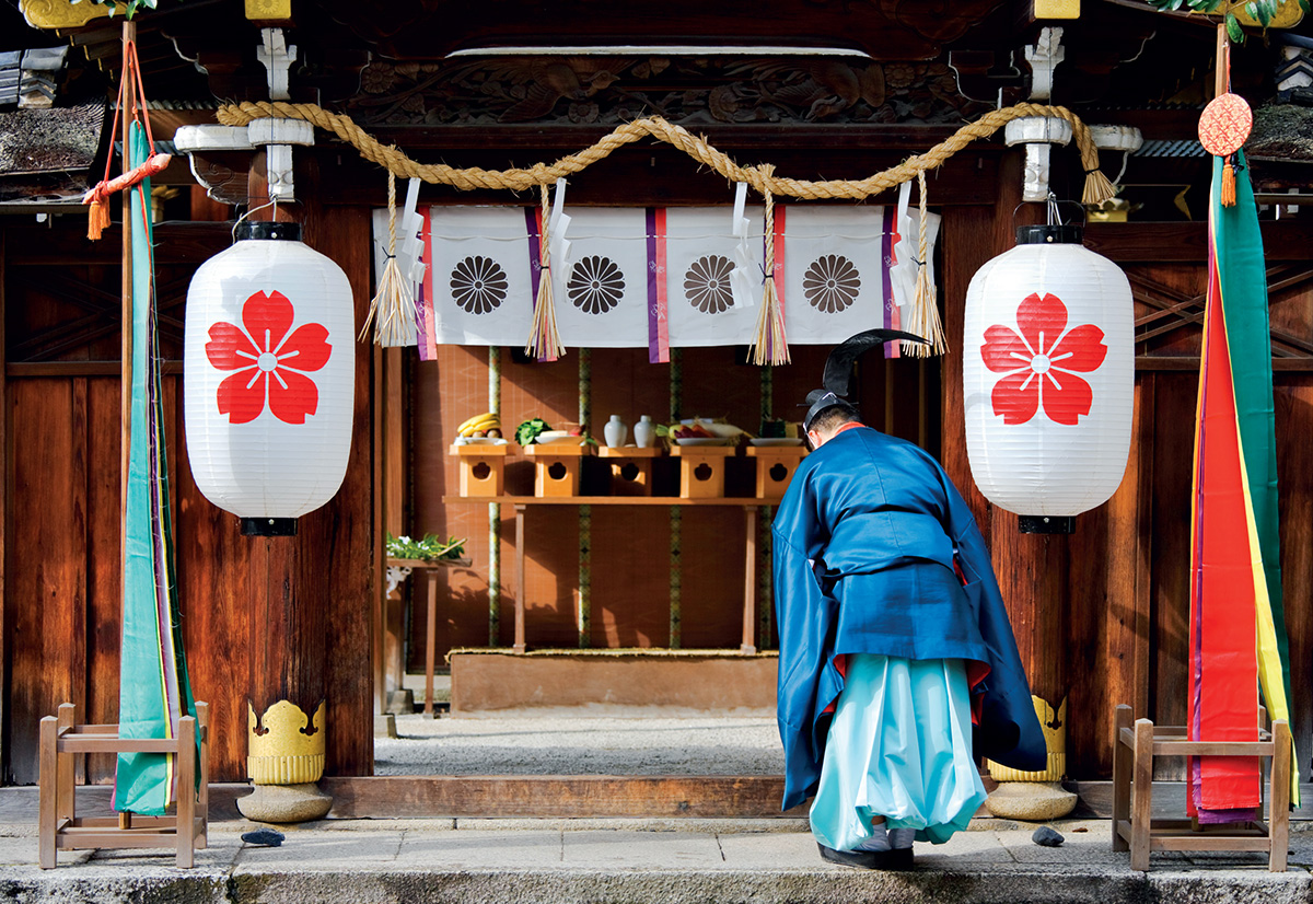 A kannushi priest in ceremonial costume at Hirano Shrine From the excitement - photo 7