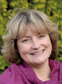 Lisa Slatter lives in Buckinghamshire UK She is the Deputy Head of School at - photo 2