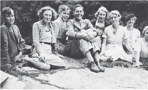 Summer picnic at Denham Bridge River Tavy 1937 Left to right Sam Pyne - photo 2