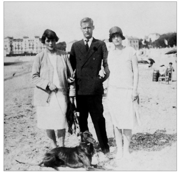 Glamorous exiles Caresse and Harry Crosby and Harrys sister Kitsa on the beach - photo 4