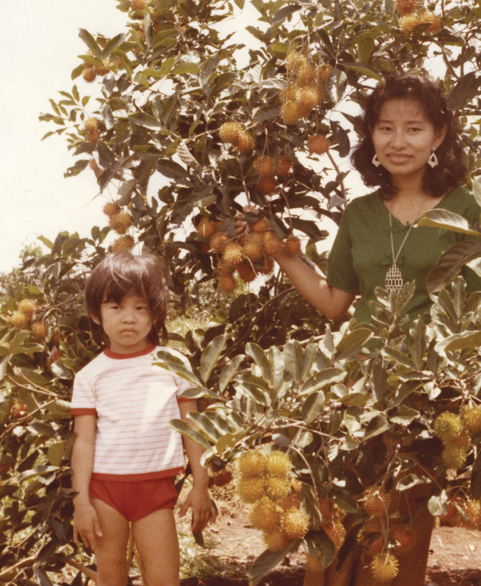 With my mother and the rambutans ALSO BY KIM THY Ru Mn Vi toi with - photo 4