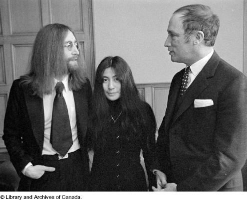 Highlight of an innovative peace campaign John Lennon and Yoko Ono confer with - photo 1