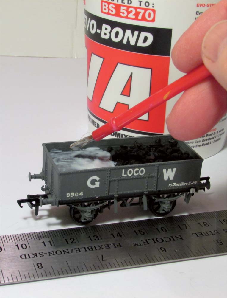 BUILDING OO GAUGE Wagons and Vans FOR MODEL RAILWAYS DAVID TISDALE First - photo 1