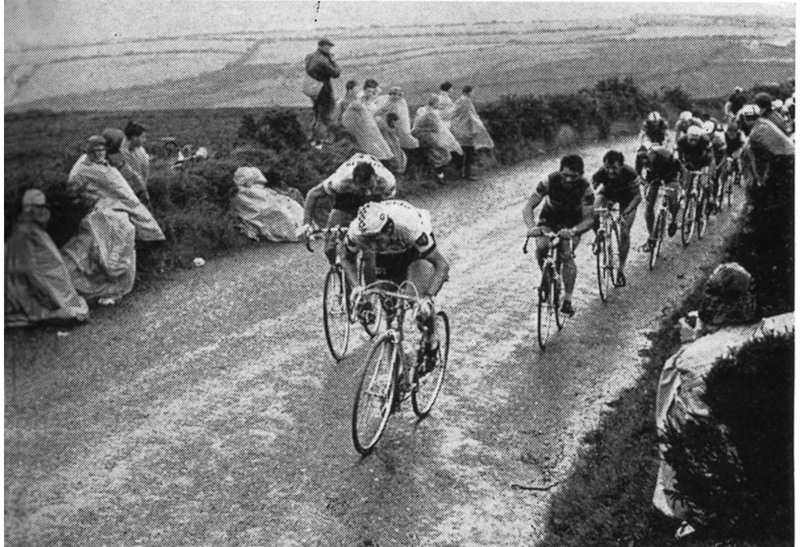 Leading the field in Manx Pro Race 1963 Vin Denson is on my right Pipped at - photo 17