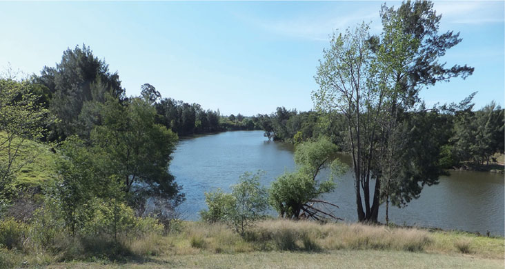 View up the Argyle Reach from the river bend into Windsor Reach Photograph - photo 1