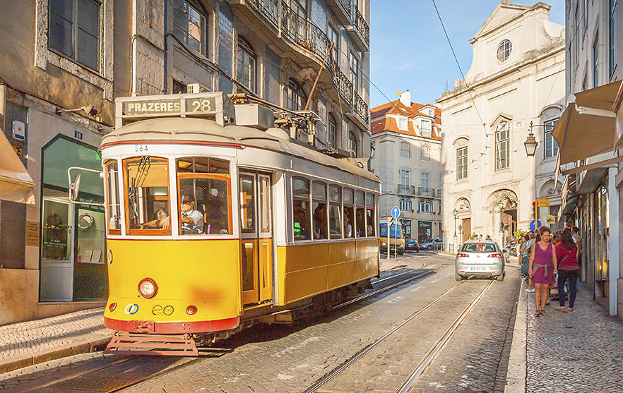 FARBREGAS HARELUYASHUTTERSTOCK Lisbon Top Sights Lisbons menacing - photo 7