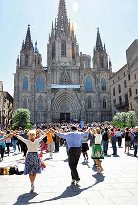 In the shadow of the 700-year-old cathedral in the Barri Gtic neighborhood - photo 12