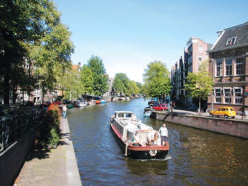 Amsterdam of the Golden Age the 1600s was the worlds richest city And its - photo 2