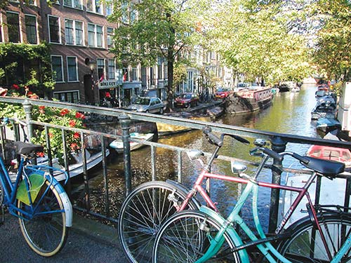 Amsterdam of the Golden Age the 1600s was the worlds richest city And its - photo 3