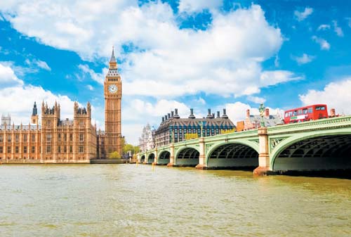 Blow through the city on a double-decker bus and wander the lively West End - photo 1