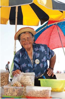 Market vendor Futebol on Nazars beach Terraced vineyards i - photo 7