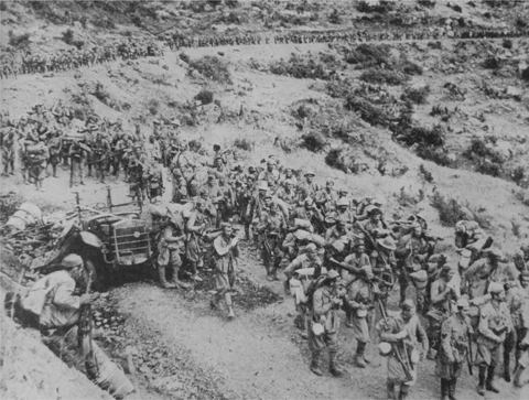 16 Italian troops marching down from Fort Toselli after the surrender of the - photo 17