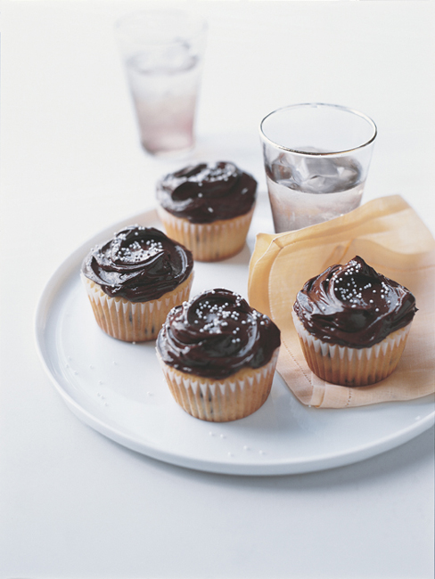 Kids of all ages are bound to adore white cupcakes studded with chocolate - photo 11