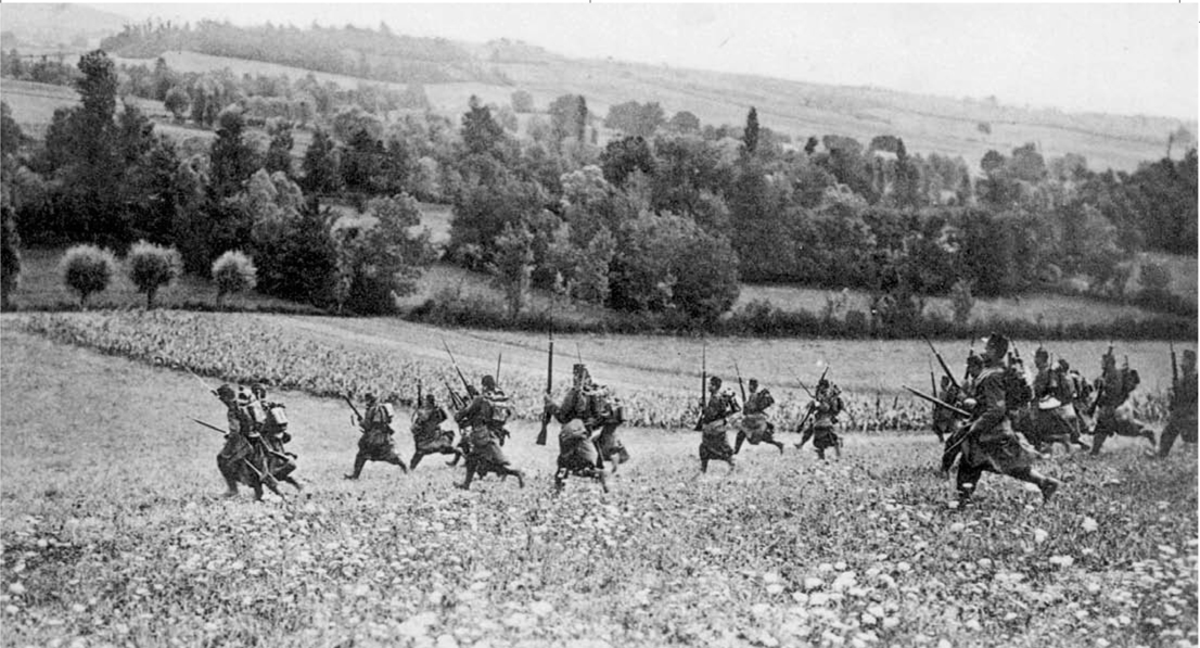 French infantry advancing This is almost certainly a pre-war shot But given - photo 10