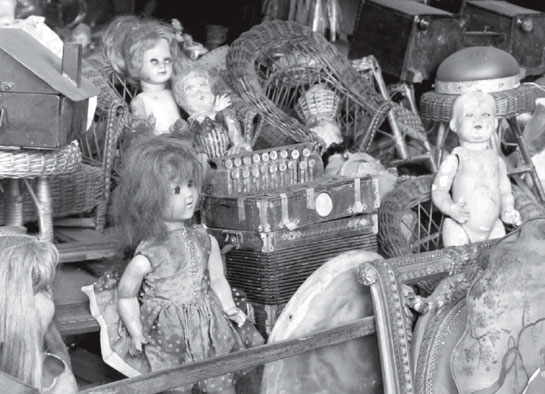 Its recommended to stay away from dolls and yard sales and especially dolls at - photo 3