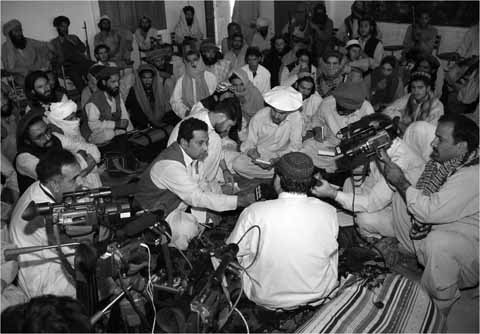 10 Militant leader Baitullah Mehsud speaks to journalists from his South - photo 14