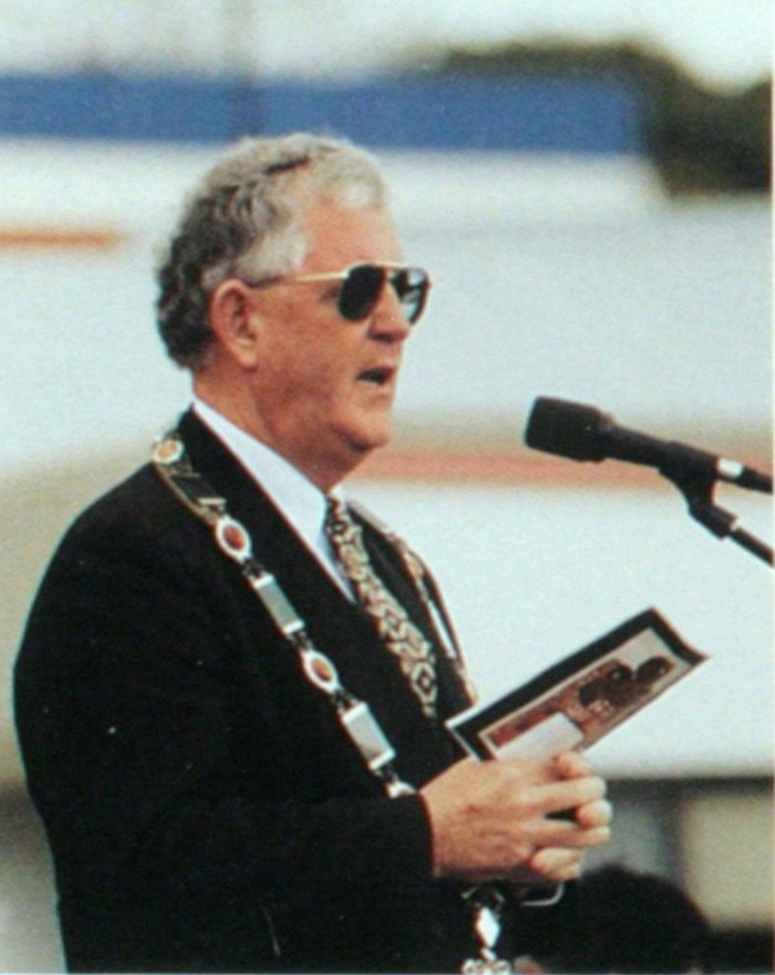 Mayor of Rotorua Grahame Hall speaking on Te Papa-i-Ouru 2 October 1997 - photo 2