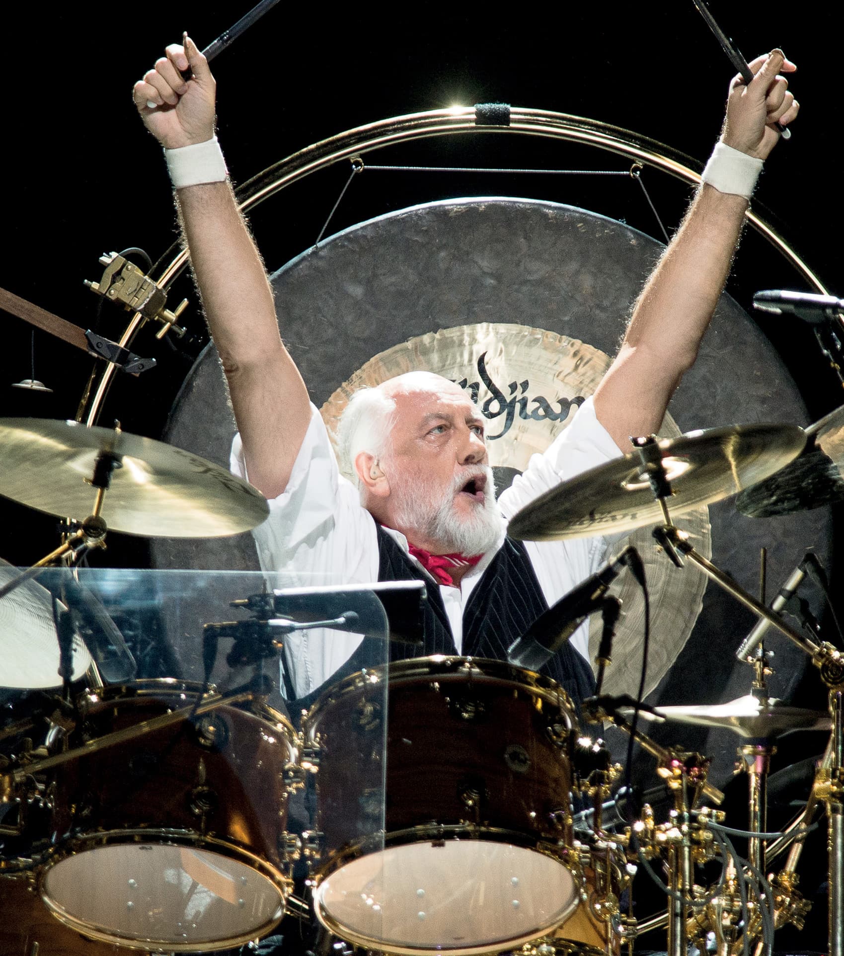 A triumphant Mick Fleetwood at Fleetwood Macs Paris concert on October 11 - photo 5