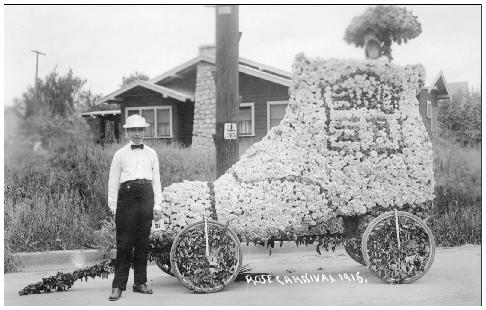 BOOT FLOAT ENTRY Both photos depict the Boot and Shoe Workers Union Santa - photo 9