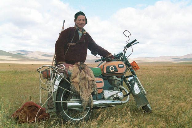 A motorcycle marmot hunter The insta-crowd in China Somewhere - photo 15