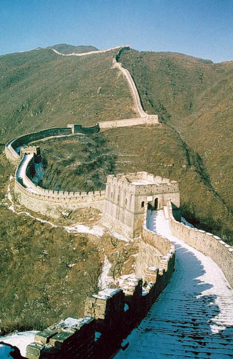 The Great Wall The storied serpent of ancient brick felt alive immutable and - photo 18