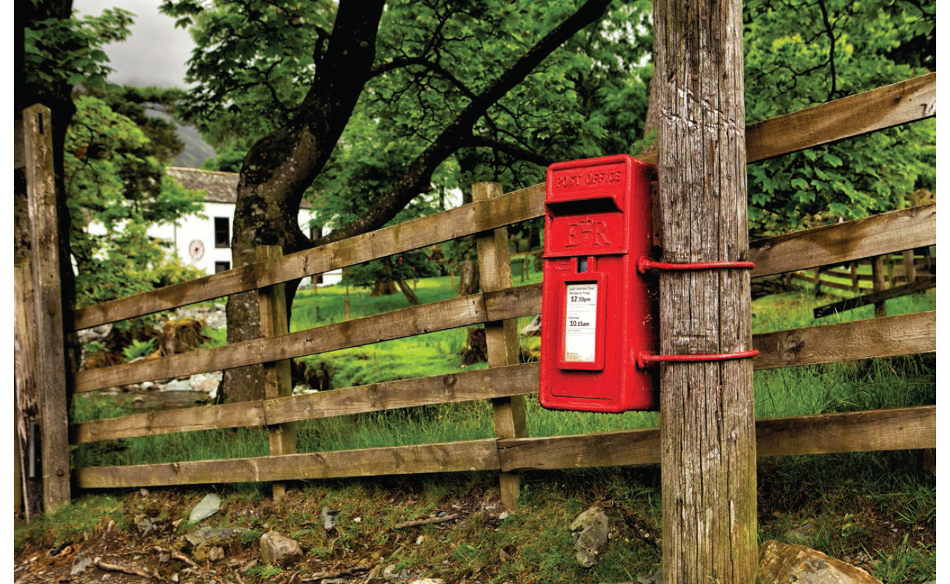 ENGLISH POST BOX second f63 ISO 400 The red post box stands in stark - photo 19