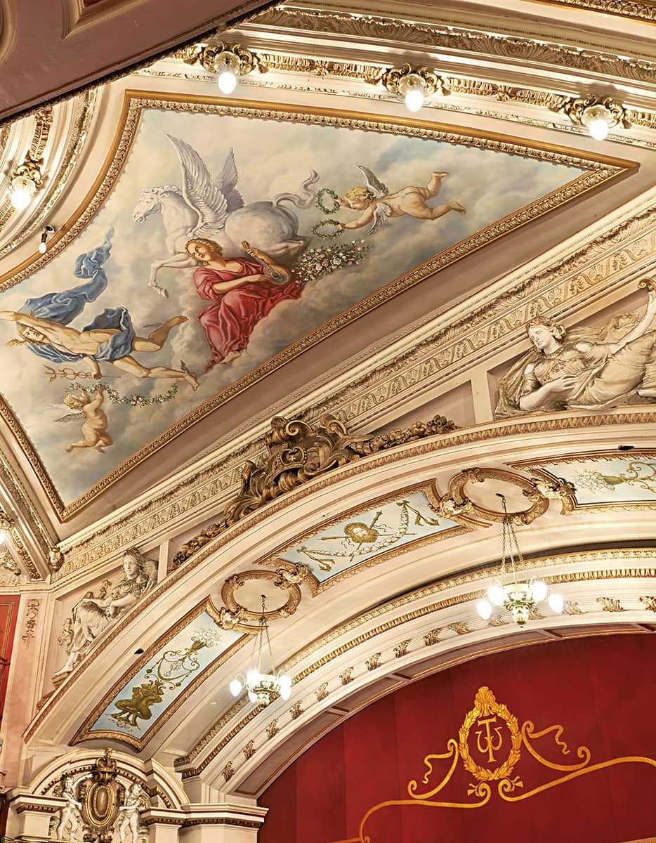 Proscenium arch of the New Wimbledon Theatre LONDON THEATRES - photo 3