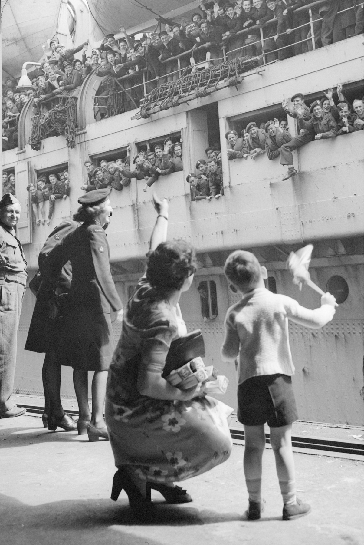 The 8000 soldiers who arrived in Halifax aboard the SS le de France on June - photo 1