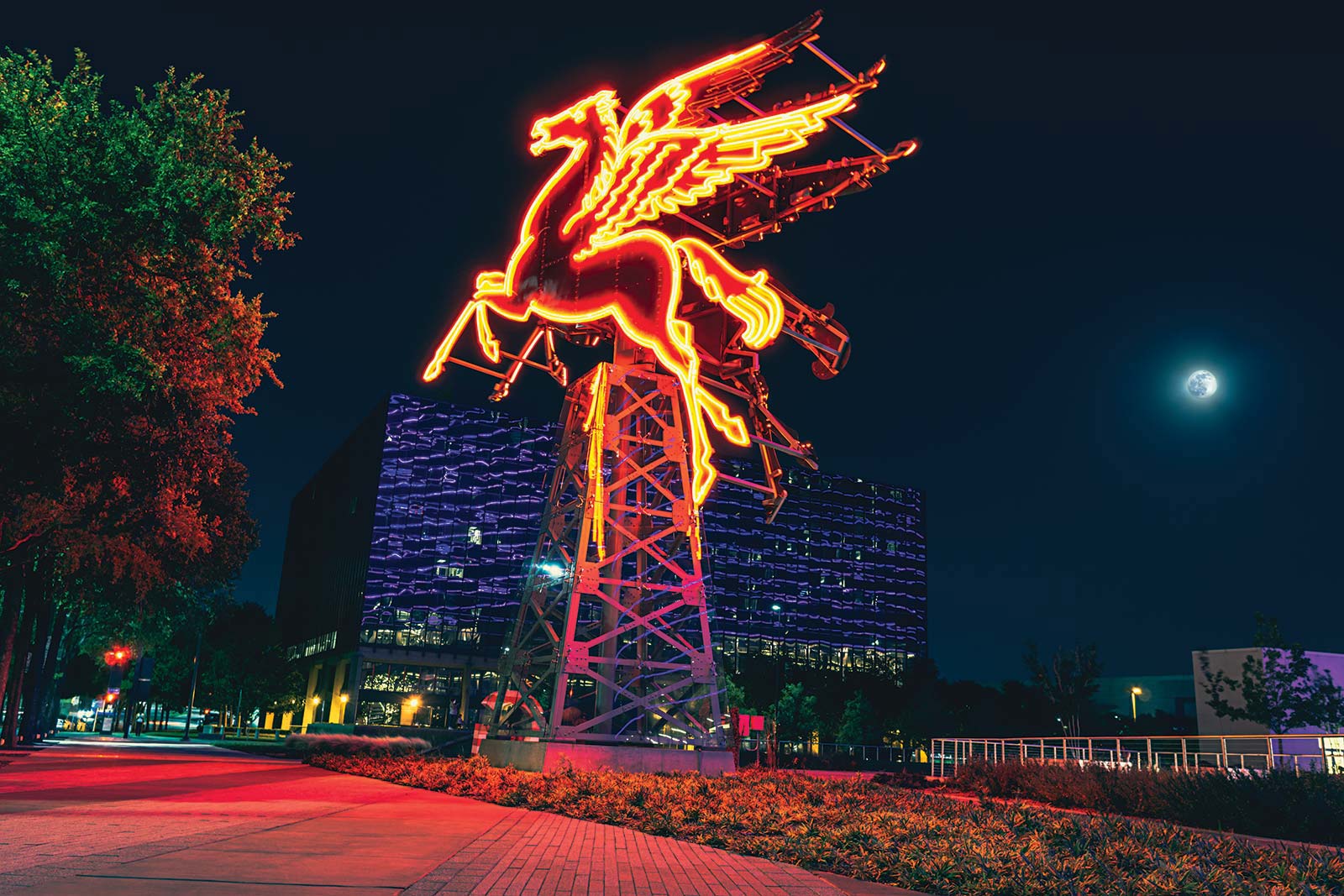 neon Pegasus in front of Omni Hotel in Dallas THE TWO-DAY BEST OF DALLAS - photo 9